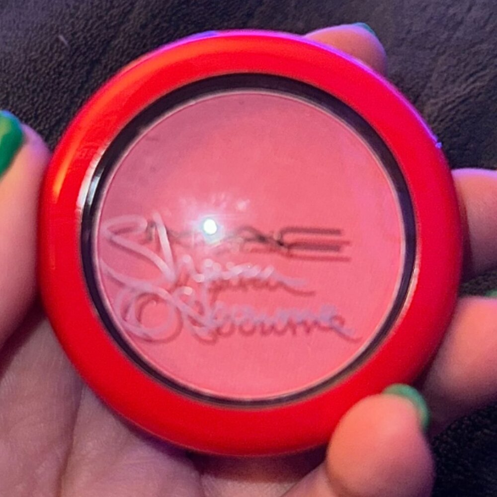 Mac limited edition powder blush Sharon Osbourne in peaches and cream